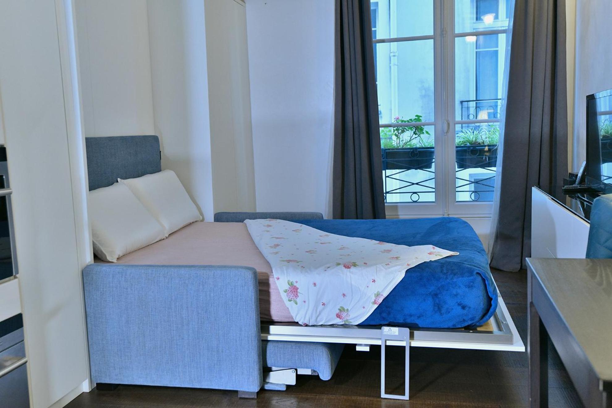 Apartment Romantic In Center Of Paris